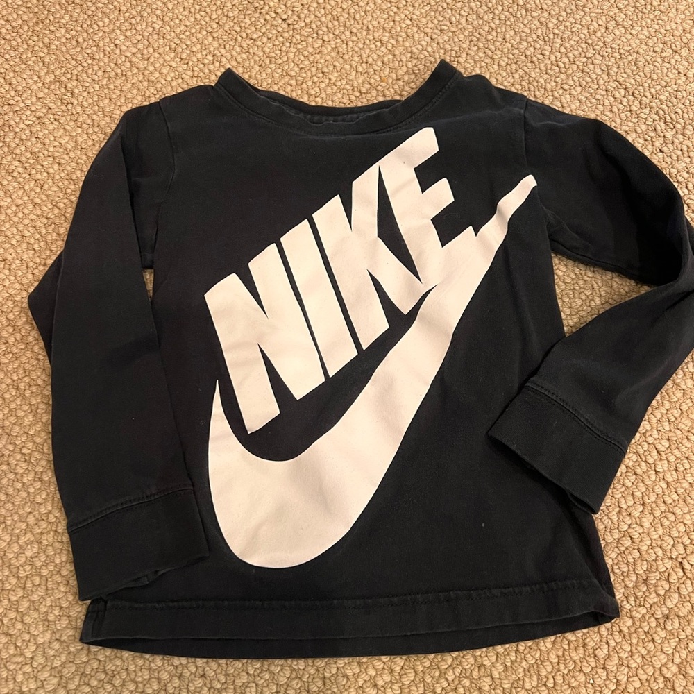 Nike Black and White Long Sleeve Tees